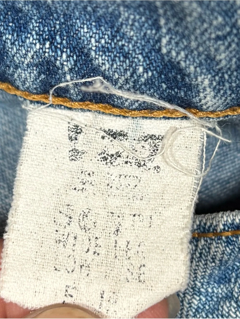 Vintage 90s Levi’s 565 Wide Leg Light Wash Jeans 30x29